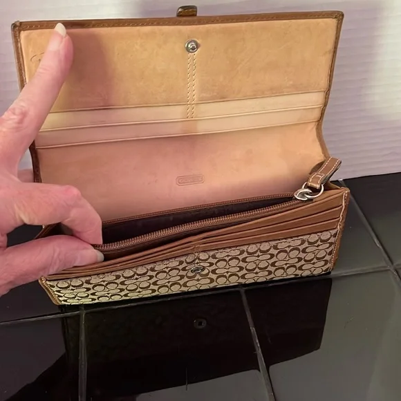 Coach Wallet - Picture 4 of 4